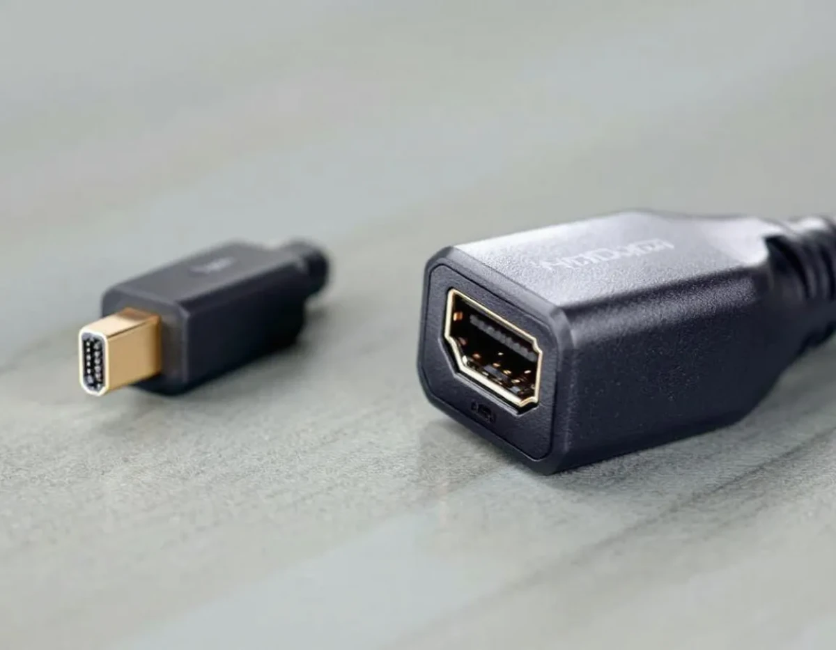 Choisir entre DisplayPort et HDMI : Guide Technique Complet pour Utilisateurs Exigeants
